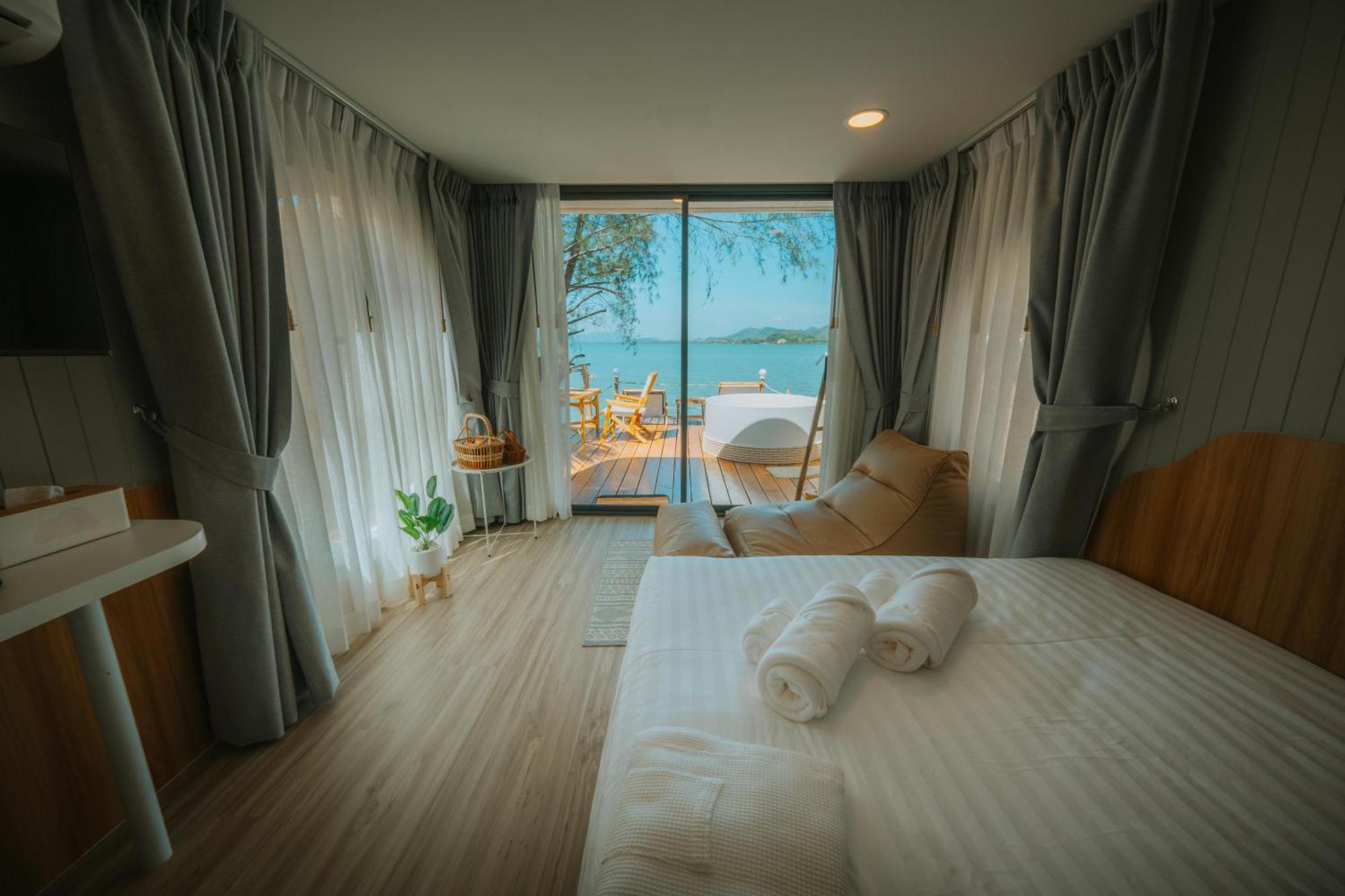Sea Sand See Sky Beach Front Resort Phuket Exterior foto