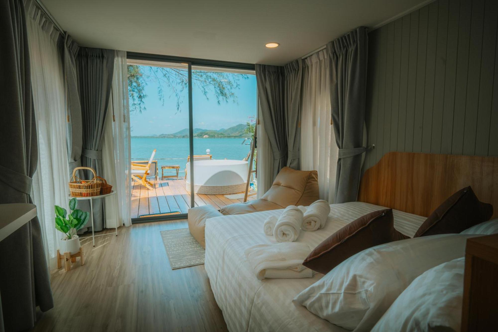 Sea Sand See Sky Beach Front Resort Phuket Exterior foto